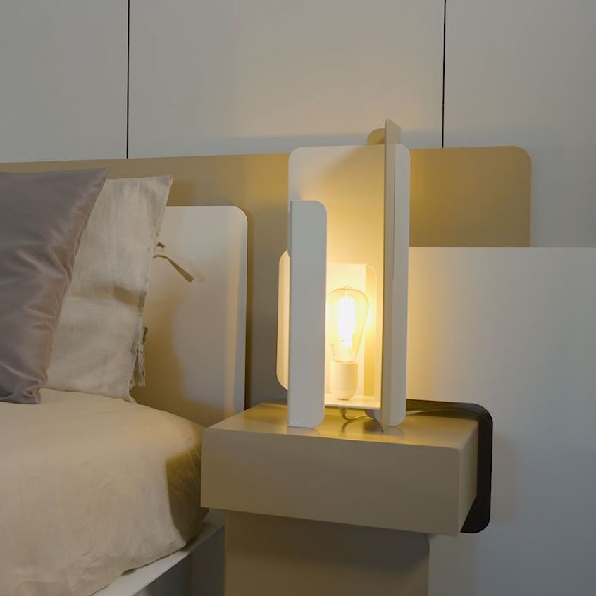 Metal table lamp